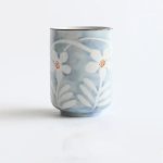 Tasse-japonaise-en-ceramique-a-motifs-floraux-en-relief-et-lisere-dore-picture-7