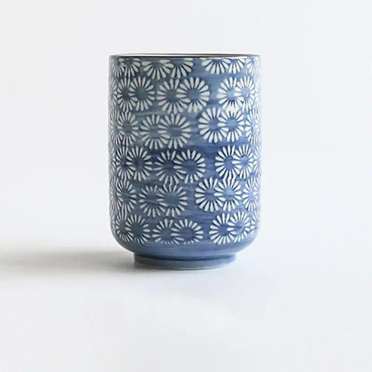 Tasse-japonaise-en-ceramique-a-motifs-floraux-en-relief-et-lisere-dore-picture-8