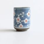 Tasse-japonaise-en-ceramique-a-motifs-floraux-en-relief-et-lisere-dore-picture-9