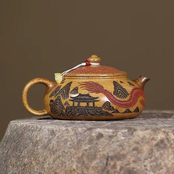 Théière Yixing artisanale en terre cuite avec décor de dragon rouge et pagode
