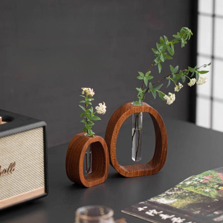 Vase-soliflore-design-en-bois-massif-avec-tube-en-verre-a-poser-ou-fixer-au-mur-picture-3