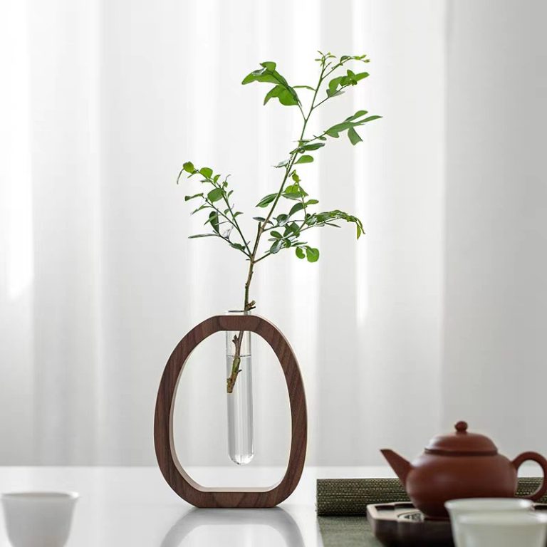 Vase-soliflore-design-en-bois-massif-avec-tube-en-verre-a-poser-ou-fixer-au-mur-picture-4