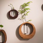 Vase-soliflore-design-en-bois-massif-avec-tube-en-verre-a-poser-ou-fixer-au-mur-picture-8