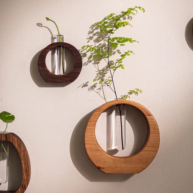Vase-soliflore-design-en-bois-massif-avec-tube-en-verre-a-poser-ou-fixer-au-mur-picture-8