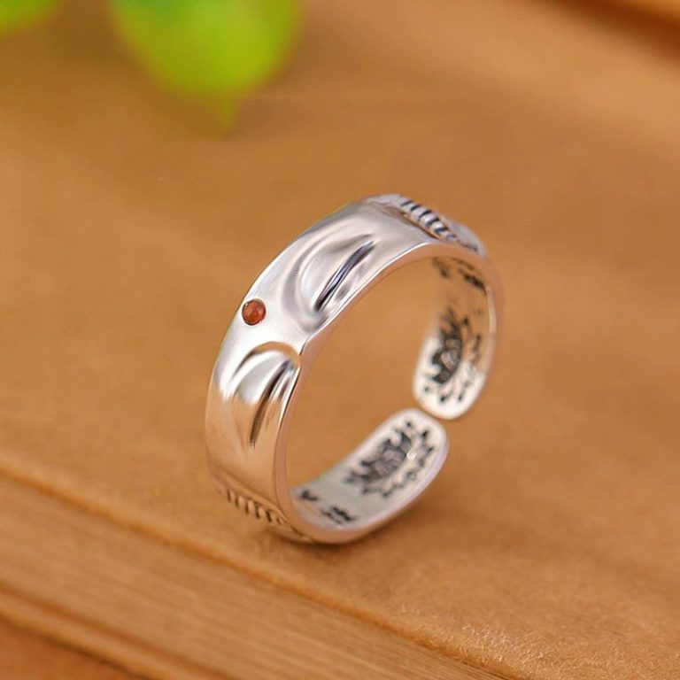 Bague Bouddha en argent ajustable avec cristal et gravure de lotus