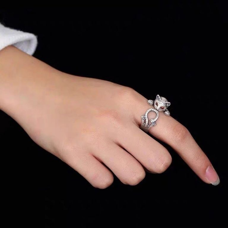 Bague argent chat grimpant en sterling 925 avec yeux en pierres rouges et motifs tachetés
