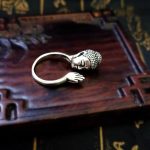 Bague bouddha en argent pour homme ajustable en alliage avec tête sculptée en prière