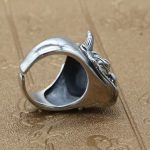 Bague gothique argentée à motif de masque hannya avec cornes