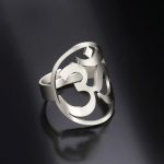 Bague spirituelle en acier inoxydable ajourée avec symbole Om ajustable - Argent