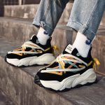 Baskets-streetwear-a-semelle-epaisse-avec-lacets-multicolores-entrecroises-et-tirette-decorative-picture-4