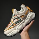 Baskets-streetwear-a-semelle-epaisse-avec-lacets-multicolores-entrecroises-et-tirette-decorative-picture-7