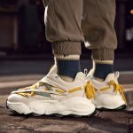 Baskets-streetwear-a-semelle-epaisse-avec-lacets-multicolores-entrecroises-et-tirette-decorative-picture-8