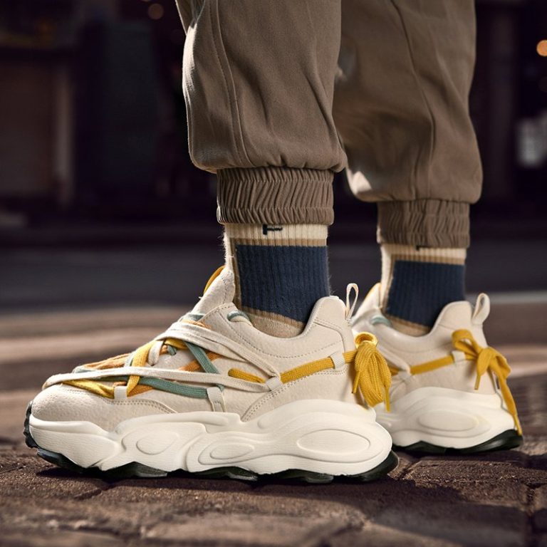 Baskets-streetwear-a-semelle-epaisse-avec-lacets-multicolores-entrecroises-et-tirette-decorative-picture-8