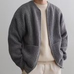 Blouson-type-bomber-en-maille-cotelee-avec-fermeture-zippee-et-poches-laterales-picture-5