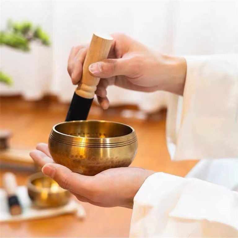 Bol-chantant-tibetain-432-hz-en-metal-dore-fait-main-pour-la-meditation-et-le-yo-picture-3