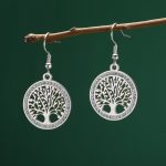 Boucles acier inoxydable pendantes ornées d'un arbre de vie ajouré serti de strass
