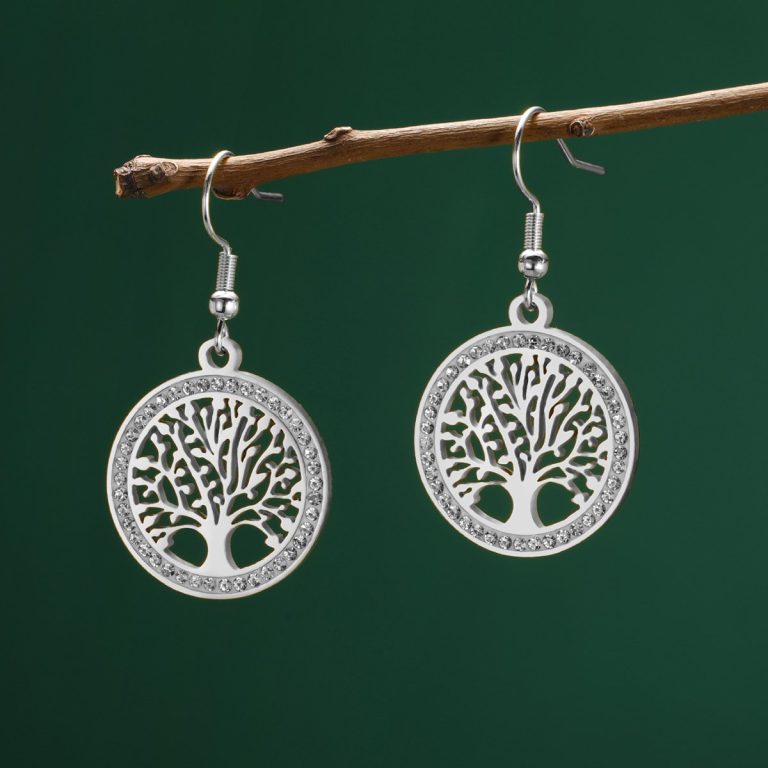 Boucles acier inoxydable pendantes ornées d'un arbre de vie ajouré serti de strass