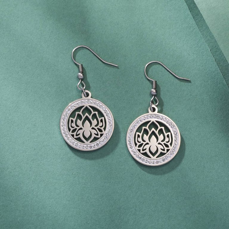 Boucles-doreilles-fleurs-de-lotus-ajourees-en-medaillon-avec-zircons-scintillant-picture-2