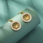 Boucles-doreilles-fleurs-de-lotus-ajourees-en-medaillon-avec-zircons-scintillant-picture-5