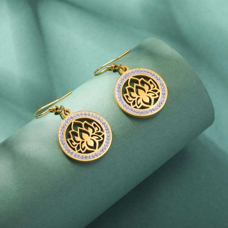 Boucles-doreilles-fleurs-de-lotus-ajourees-en-medaillon-avec-zircons-scintillant-picture-5