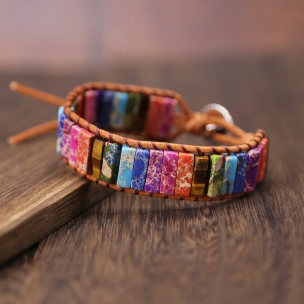 Bracelet 7 chakras authentique à perles multicolores sur cordon en cuir avec nœuds coulissants