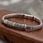 Bracelet-a-maille-byzantine-ornee-dun-tube-central-a-motifs-graves-et-accents-do-picture-1