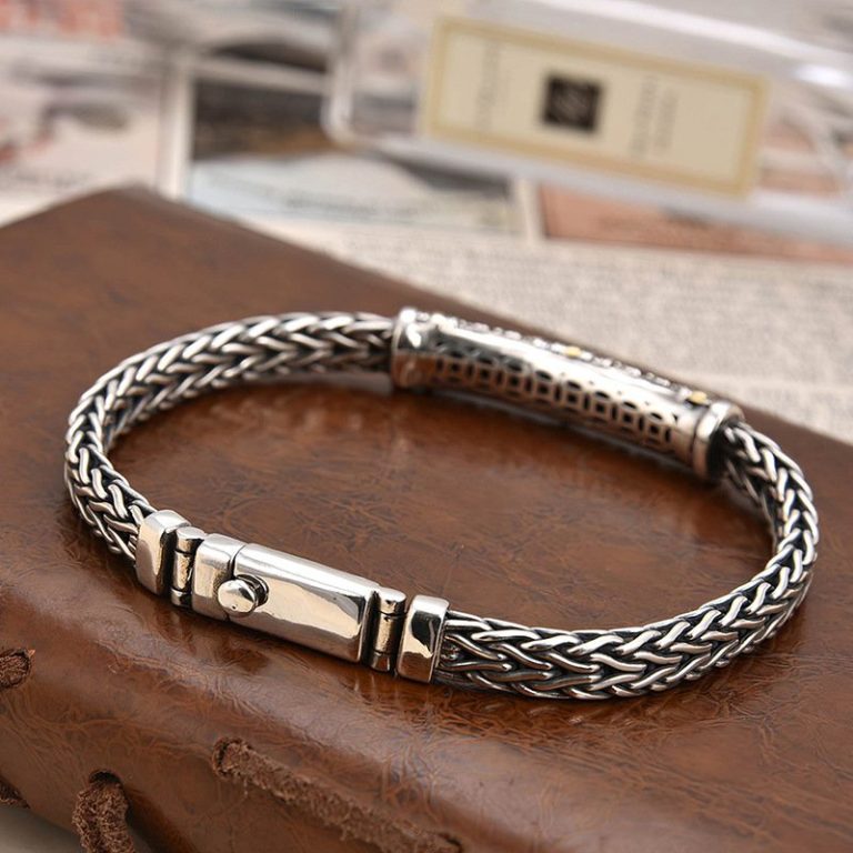 Bracelet-a-maille-byzantine-ornee-dun-tube-central-a-motifs-graves-et-accents-do-picture-2
