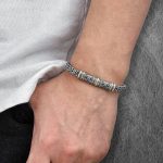 Bracelet-a-maille-byzantine-ornee-dun-tube-central-a-motifs-graves-et-accents-do-picture-4