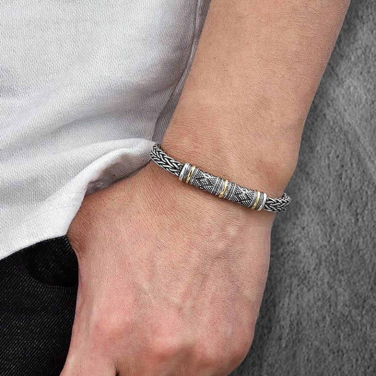 Bracelet-a-maille-byzantine-ornee-dun-tube-central-a-motifs-graves-et-accents-do-picture-4
