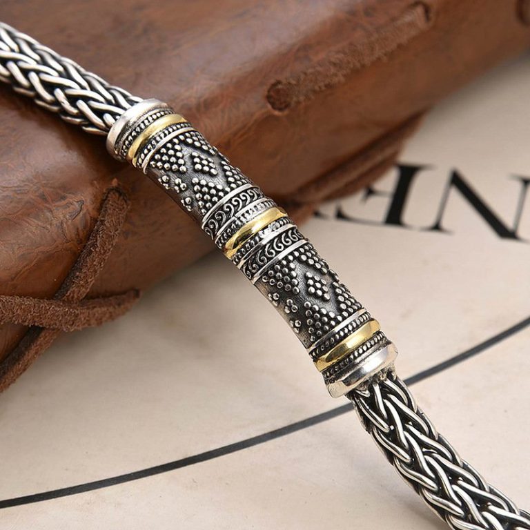 Bracelet-a-maille-byzantine-ornee-dun-tube-central-a-motifs-graves-et-accents-do-picture-5