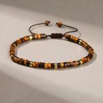 Bracelet-en-pierre-naturelle-avec-perles-plates-et-espaceurs-dores-sur-cordon-tr-watermark-2460