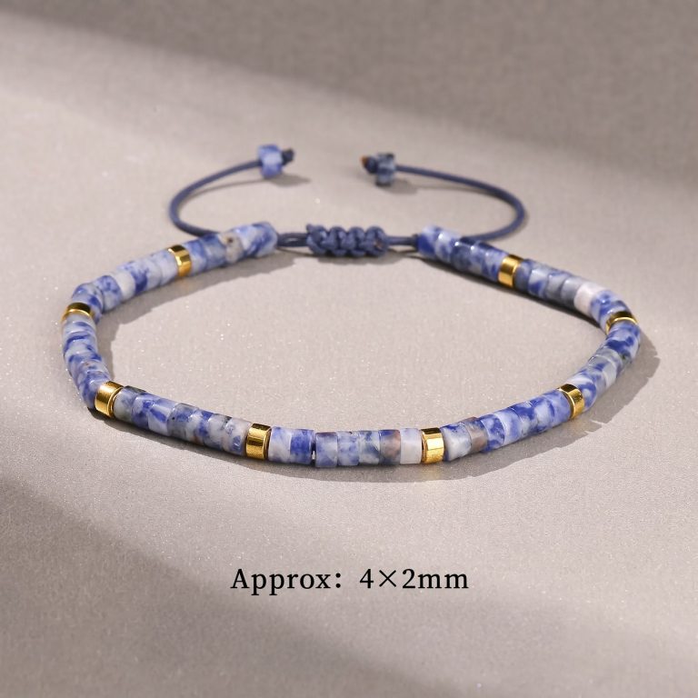 Bracelet-en-pierre-naturelle-avec-perles-plates-et-espaceurs-dores-sur-cordon-tr-watermark-5292