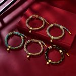 Bracelet-en-tissu-tresse-avec-perles-decoratives-dorees-et-clochette-en-metal-do-picture-1