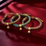 Bracelet-en-tissu-tresse-avec-perles-decoratives-dorees-et-clochette-en-metal-do-picture-3