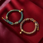 Bracelet-en-tissu-tresse-avec-perles-decoratives-dorees-et-clochette-en-metal-do-picture-4