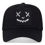 Casquette filet respirante à motif visage brodé