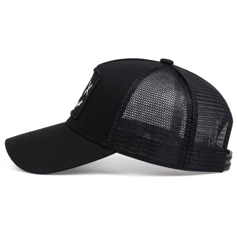 Casquette filet respirante à motif visage brodé