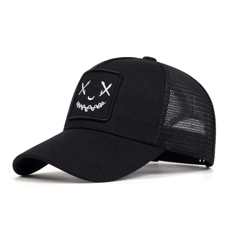 Casquette filet respirante à motif visage brodé
