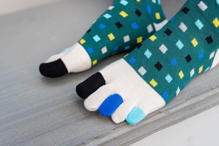 Chaussettes-a-cinq-doigts-en-coton-a-motifs-de-carres-multicolores-et-orteils-en-picture-11