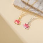 Collier en acier inoxydable avec pendentif lotus émaillé aux pétales dégradés
