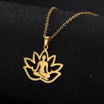 Collier lotus en acier doré avec pendentif ajouré et silhouette en méditation - Or