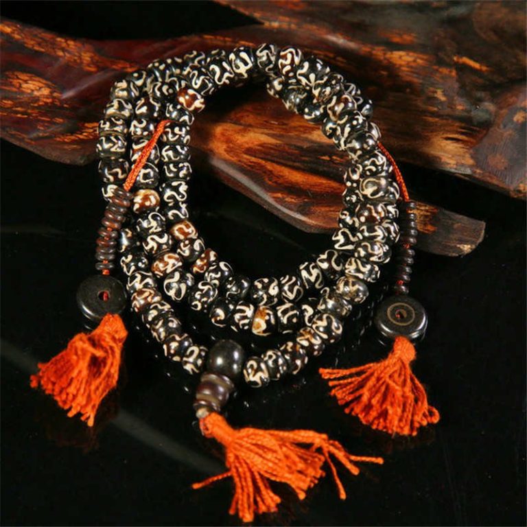 Collier mala tibétain authentique en os de yak avec symboles OM gravés et pompon orange