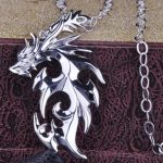 Collier-pendentif-dragon-aux-motifs-tribaux-en-spirales-et-volutes-pour-homme-picture-2