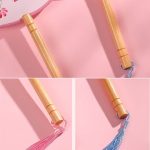 Éventail japonais uchiwa en soie à motifs floraux et paysage sur manche en bambou