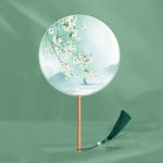 Eventail-japonais-uchiwa-en-soie-a-motifs-floraux-et-paysage-sur-manche-en-bambo-picture-12