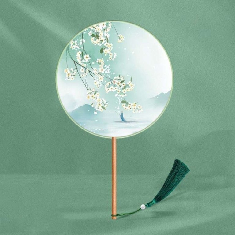 Eventail-japonais-uchiwa-en-soie-a-motifs-floraux-et-paysage-sur-manche-en-bambo-picture-12