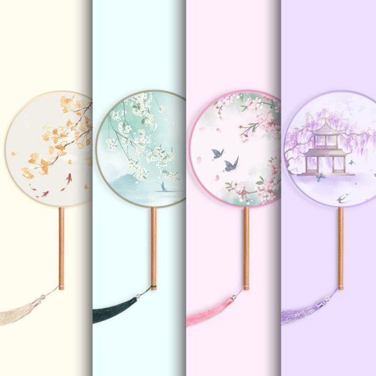 Eventail-japonais-uchiwa-en-soie-a-motifs-floraux-et-paysage-sur-manche-en-bambo-picture-3