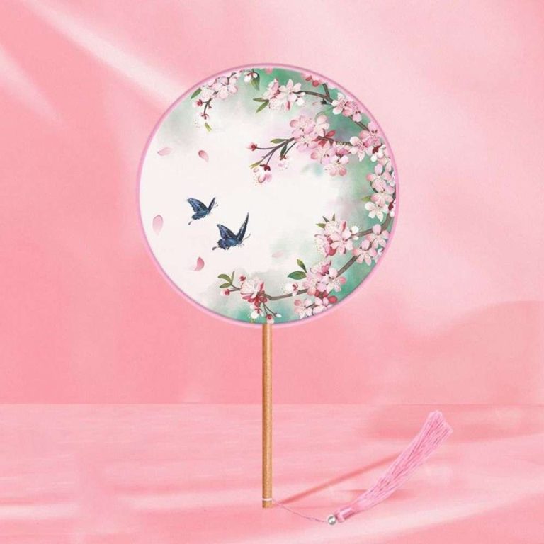 Eventail-japonais-uchiwa-en-soie-a-motifs-floraux-et-paysage-sur-manche-en-bambo-picture-4
