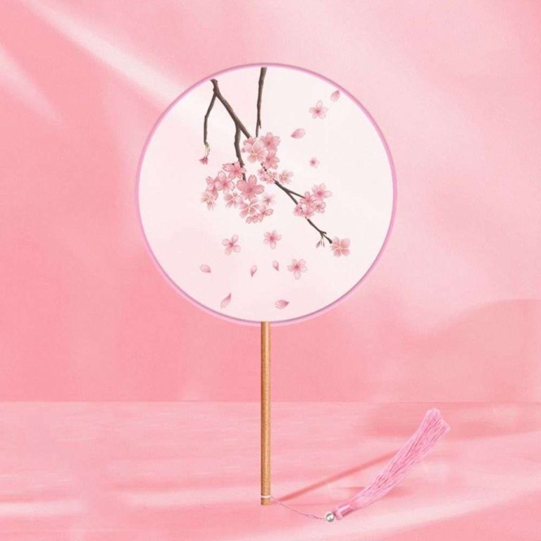Eventail-japonais-uchiwa-en-soie-a-motifs-floraux-et-paysage-sur-manche-en-bambo-picture-5