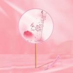 Eventail-japonais-uchiwa-en-soie-a-motifs-floraux-et-paysage-sur-manche-en-bambo-picture-7